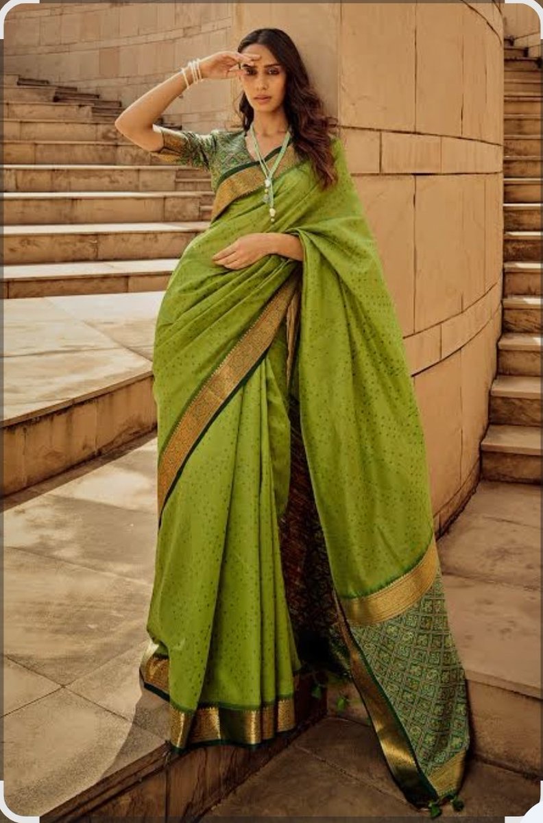 akthersimthiya's tweet image. 💚 Light and Elegant Saree
Designed for comfort and effortless style, this light-colored saree with subtle motifs is perfect for summer or daytime gatherings. 
#SimpleSaree #Lightweight #DaytimeLook #SubtleStyle #SareeComfort  #SummerSaree #Sareelove