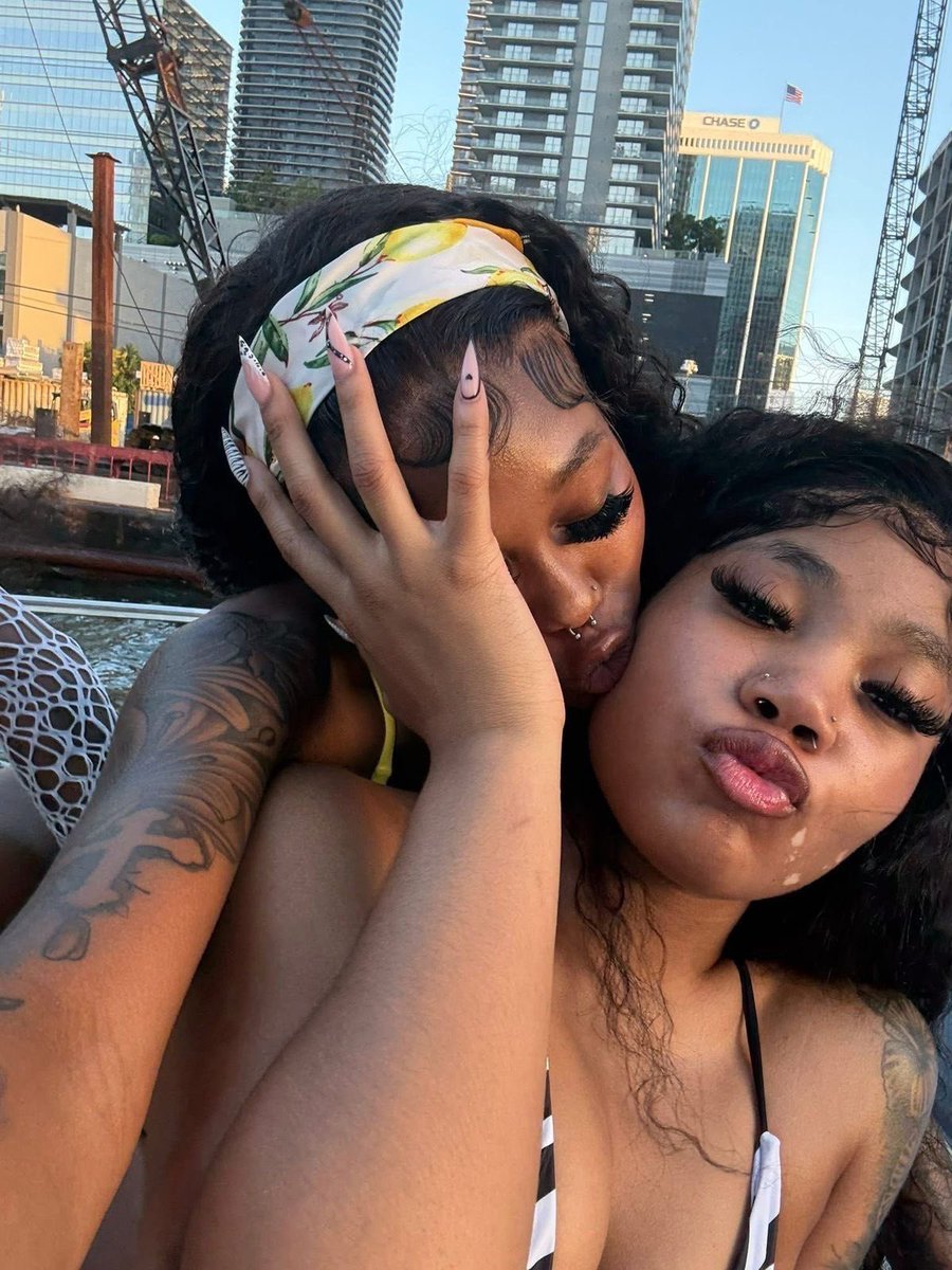 Themoodplugg tweet media