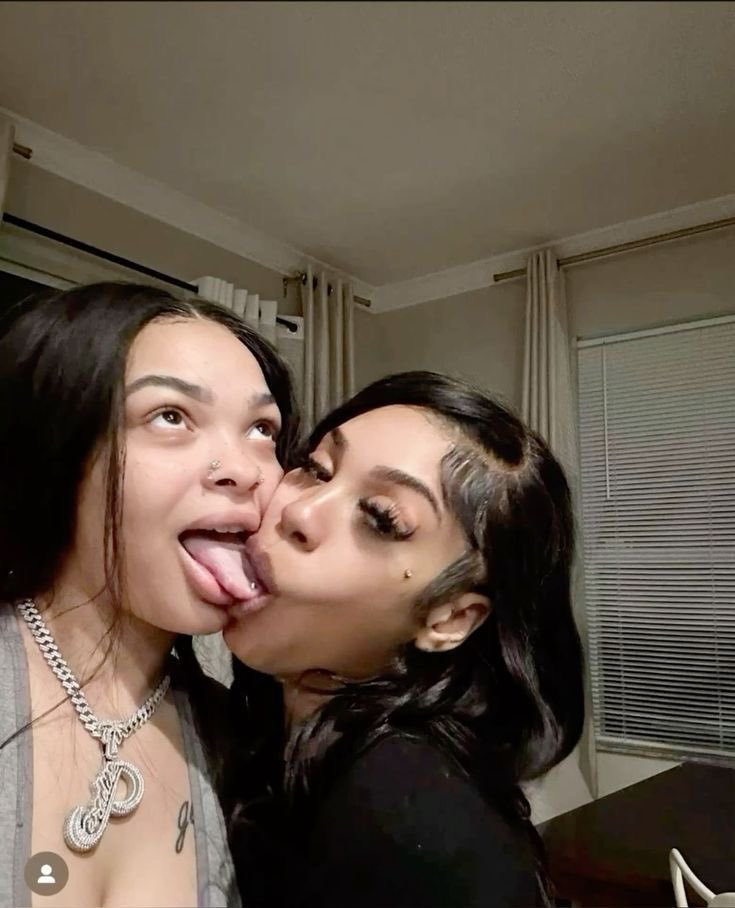 Themoodplugg tweet media