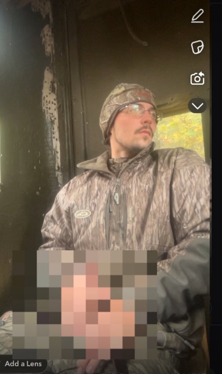 Just filmed me jerking off in the deer blind with a cumshot for OF ,LINK IN BIO dm me if you want