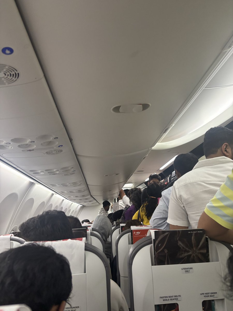Yashspeakss's tweet photo. The worst  travel experience with @flyspicejet  . 
This is flight from Varanasi to Bombay (SJ330) which was delayed by more than 2 hour for departure from Varanasi . After landing at Bombay the flight landed at other terminal and now there are no arrangements to off board flight https://t.co/oZOv389SaB