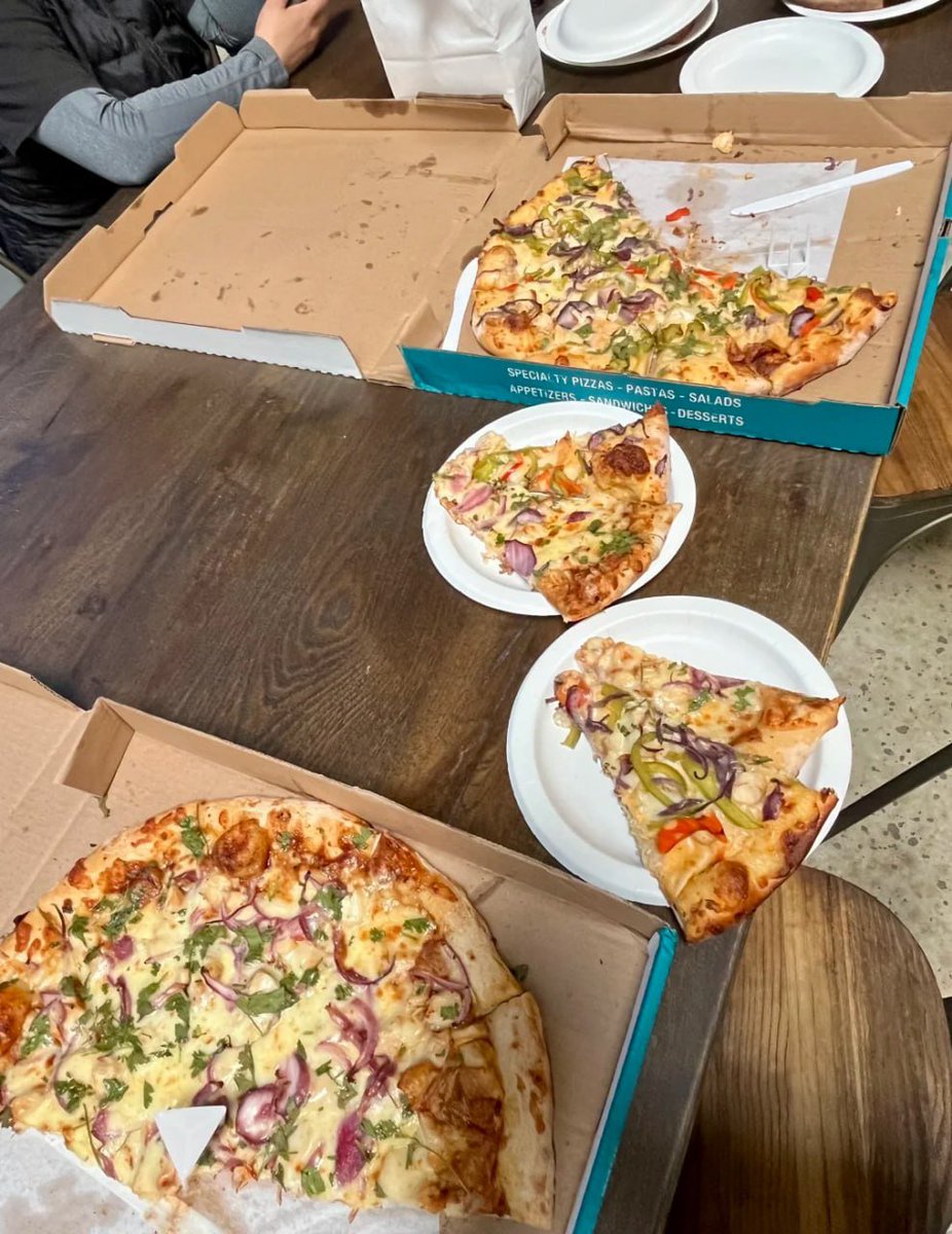 AllysaMaeq's tweet photo. Pizza kind of lunch at the office!  Nothing beats good food and great company during a busy workday.”
#OfficeLunch #PizzaDay #TeamLunch #LunchBreak #FoodMood #OfficeVibes #WorkFuel https://t.co/Z2YSfziGc0