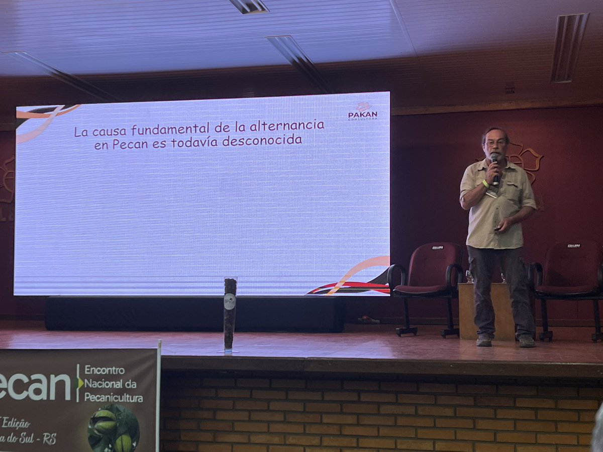 Eng. Mariano Marcó palestra sobre a alternância de produção na Nogueira-pecã
