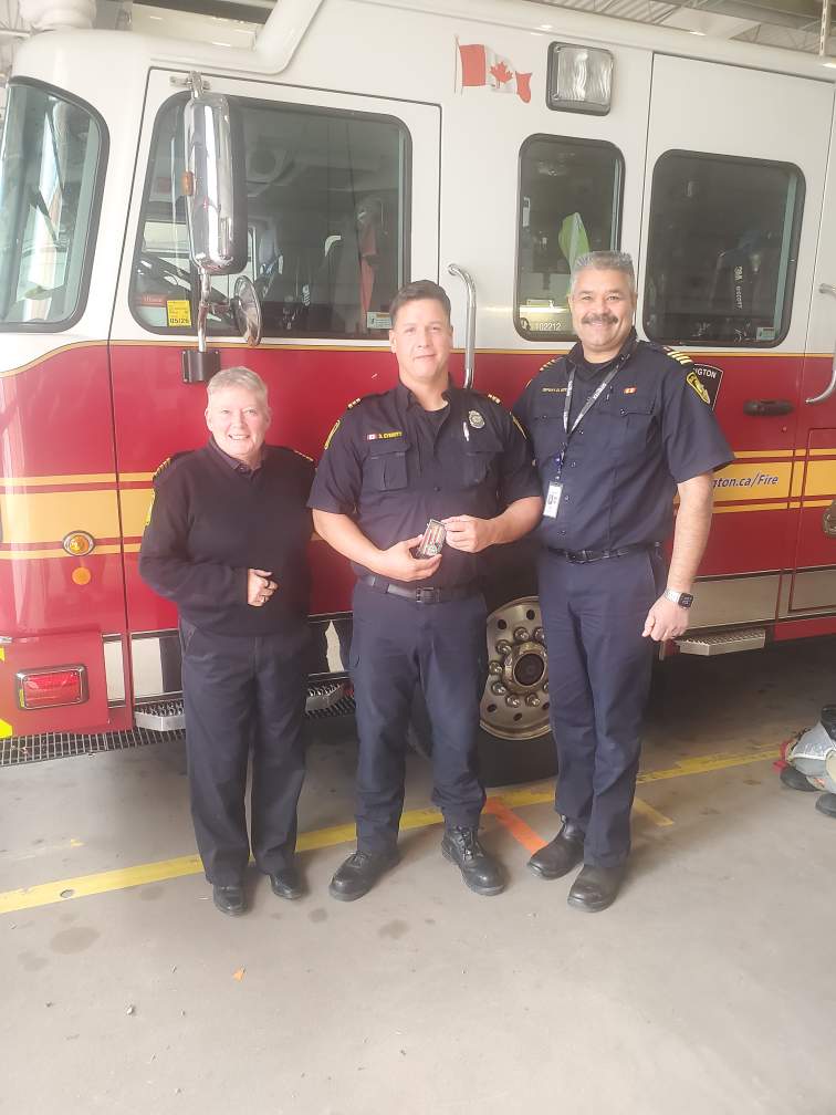 Congratulations to Acting Platoon Chief Dan Everett on receiving his 25-year service medal. Please join us in thanking him for his longstanding dedication to keeping the #BurlON community safe!