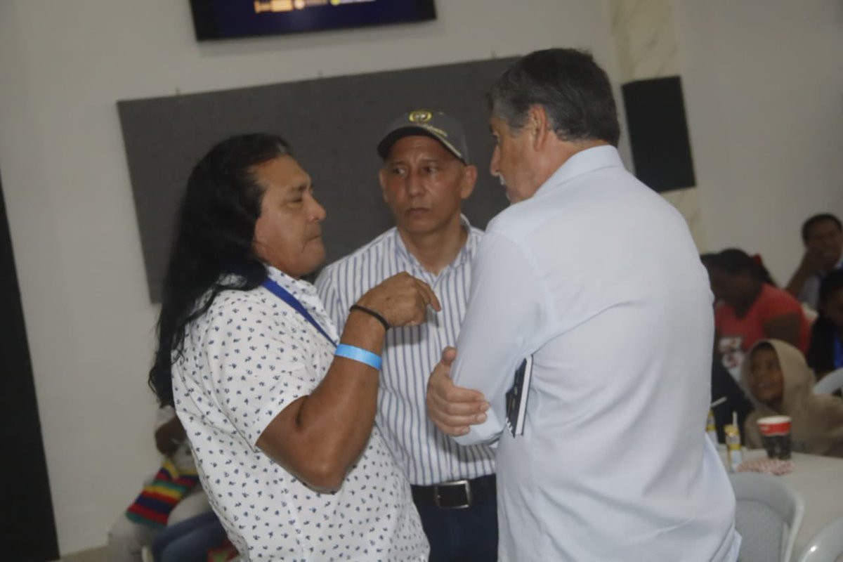 Iniciamos en Mitú el sexto encuentro Pensemos a Colombia en Paz con la presencia de más de 350 asistentes en el salón de eventos del Centro Recreacional los Paisas. Un espacio para hablar de Paz y conocer a las comunidades en los territorios. <a href="/CeDemocratico/">Centro Democrático</a> <a href="/CamaraColombia/">Cámara de Representantes de Colombia</a>