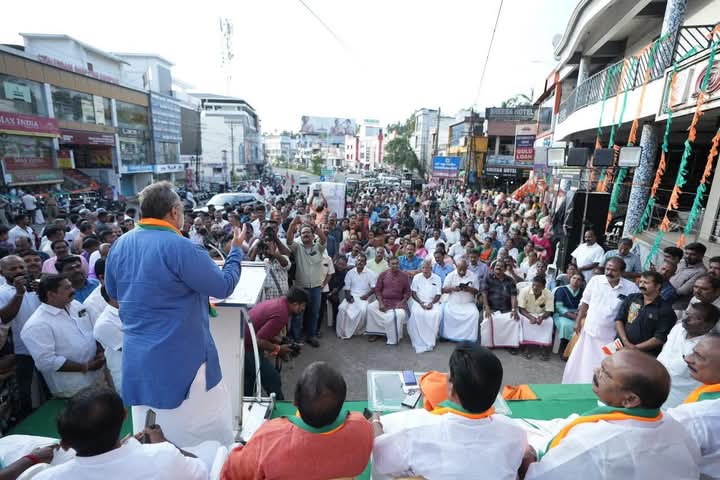 For a Developed Ananthapuri!

Led by BJP Thiruvananthapuram South District President Shri Mukkampalamoodu Biju, the “Vikasita Ananthapuri” padayatra marched forward with massive public participation and enthusiasm.

The padayatra was inaugurated by BJP State President Shri Rajeev