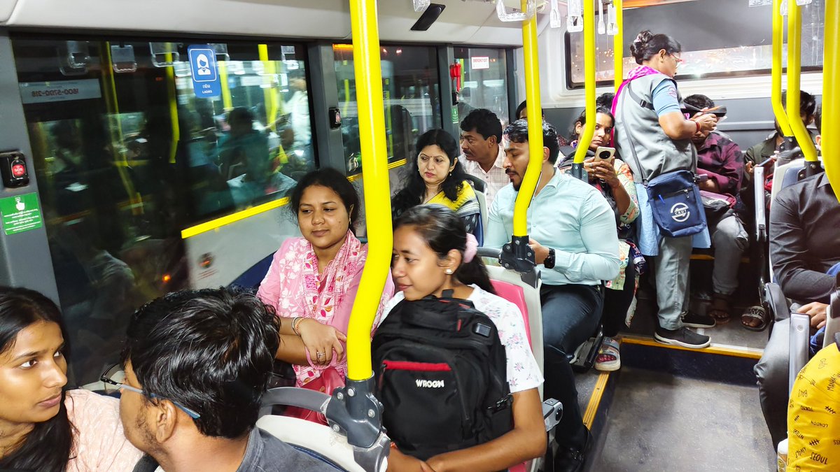 HUDDeptOdisha's tweet image. Journey with the people! 

Smt. @ushapadhee1996, Principal Secretary, travelled on an #AmaBus late this evening, interacting with commuters &amp;amp; ensuring women’s safety and passenger comfort remain top priorities. 

She also visited the proposed bus stand site near Nandankanan,…