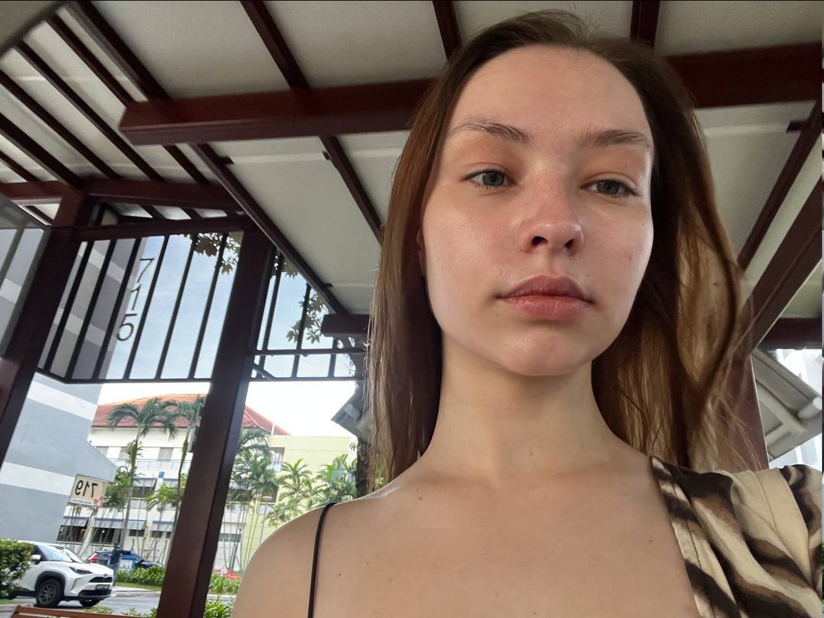 Singapore makes me look so much better... I feel like I am a different person every time I am here