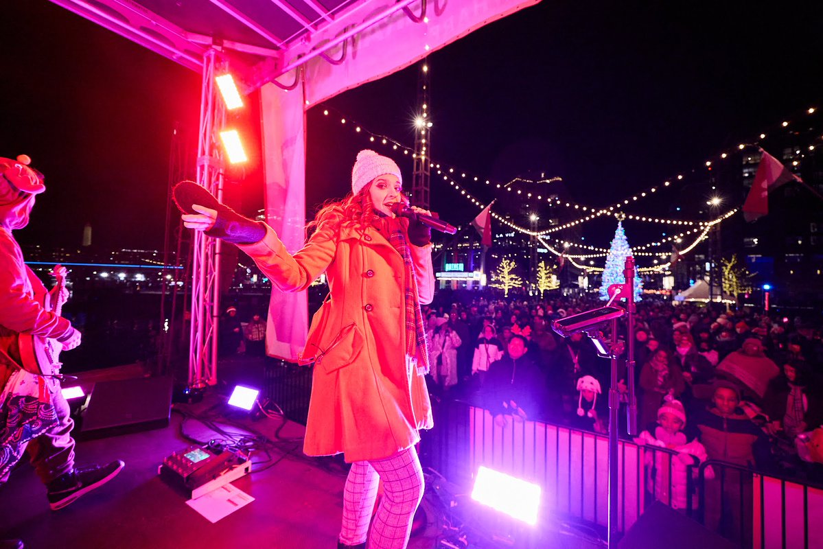TheWharfDC's tweet image. The Holiday Boat Parade &amp;amp; Party at #TheWharfDC is 30 days away on December 6! 🎄

Party with live music, sip on cocktails with @JackDaniels_US and watch the fireworks over the Washington Channel. 

wharfdc.com/boatparade/