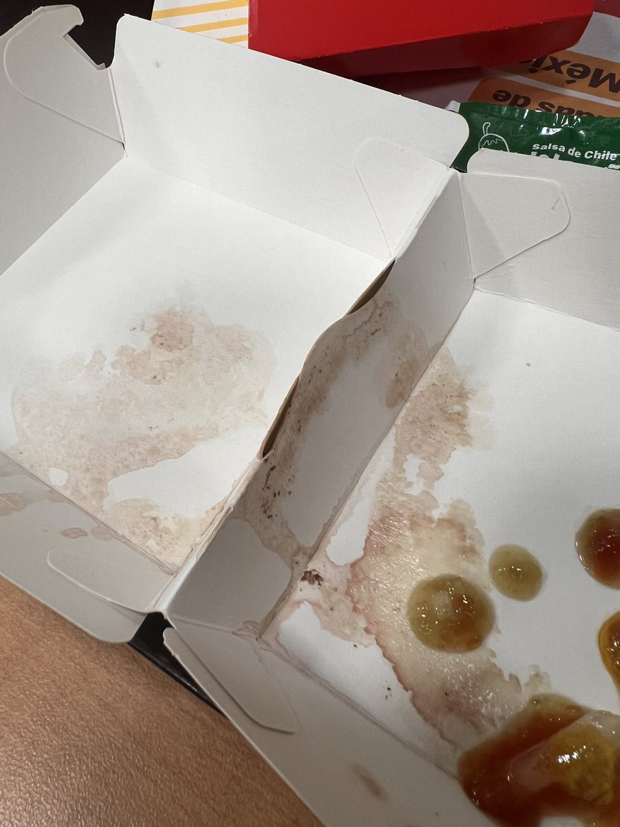 ZenOzomatli's tweet photo. @McDonaldsMexico
Me sirvieron mi Mctrio con sangre!!
Contaminación cruzada. https://t.co/szhryuvyTM