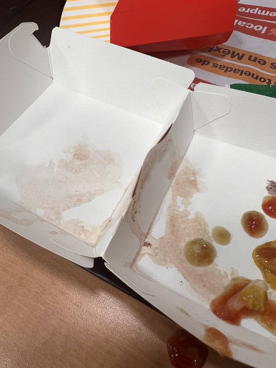 ZenOzomatli's tweet photo. @McDonaldsMexico
Me sirvieron mi Mctrio con sangre!!
Contaminación cruzada. https://t.co/szhryuvyTM