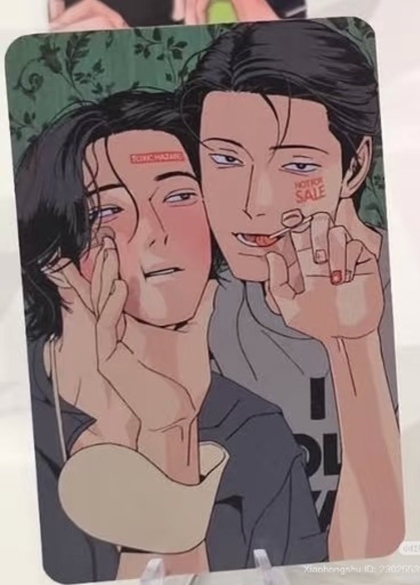 THEY ARE WEARING EACH OTHER'S CLOTHES YOUR HONOR OHMYGOD 😭😭😭 the natural skinship + them being playful and unguarded and intimate and just being all over each other. Is this gonna be what they'll be like when they finally start dating IM CRASHING TF OUT NEVER KYS 😭😭😭