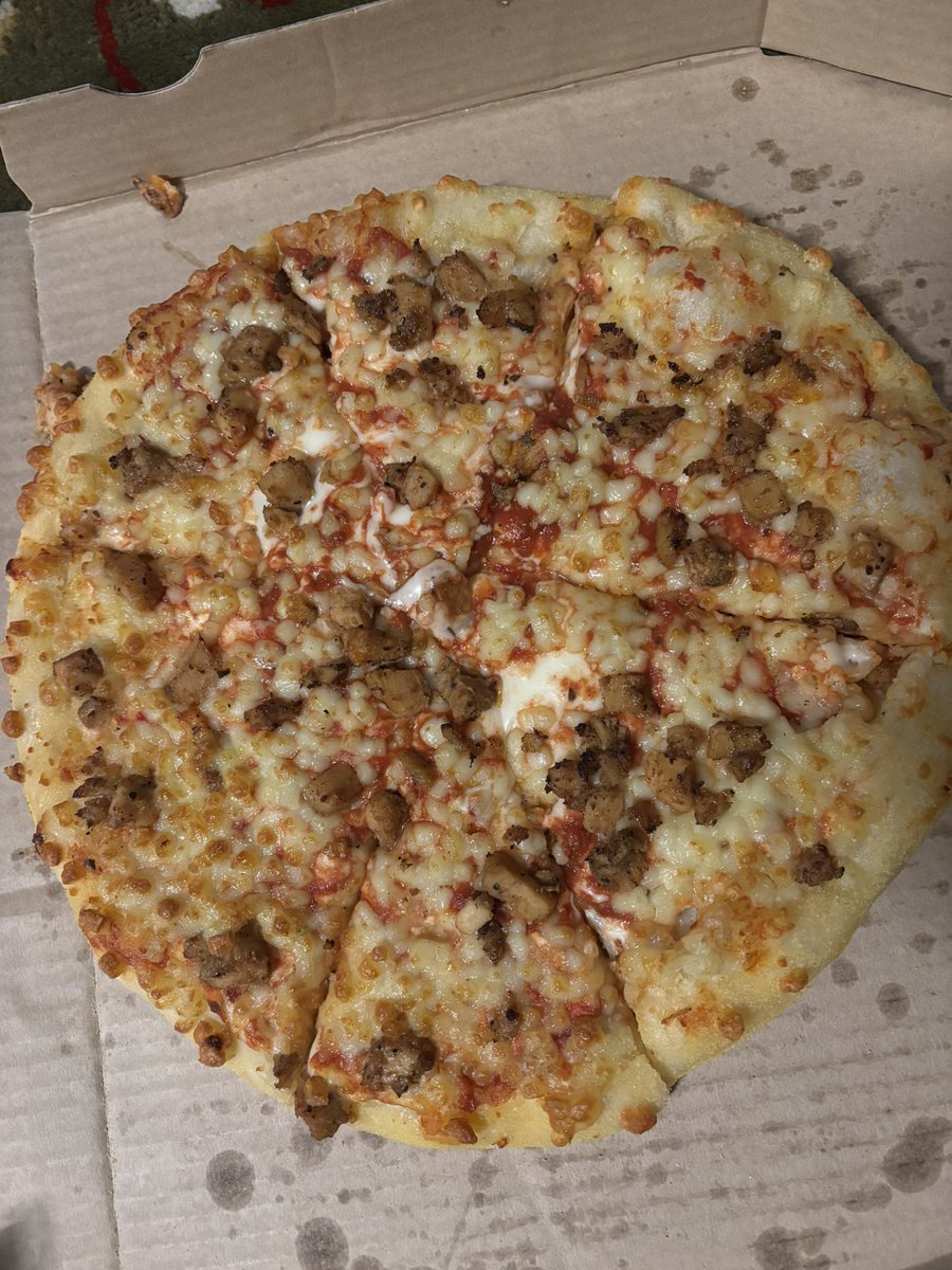 ssf06_'s tweet photo. Hey @dominos_india if you can’t deliver within 30 minutes as you promise — and you still refuse to honor your own guarantee — then either fix your service in Anantnag or shut down operations here altogether.
50+ minutes late again and the pizza quality is terrible. https://t.co/J61KrZN9vn