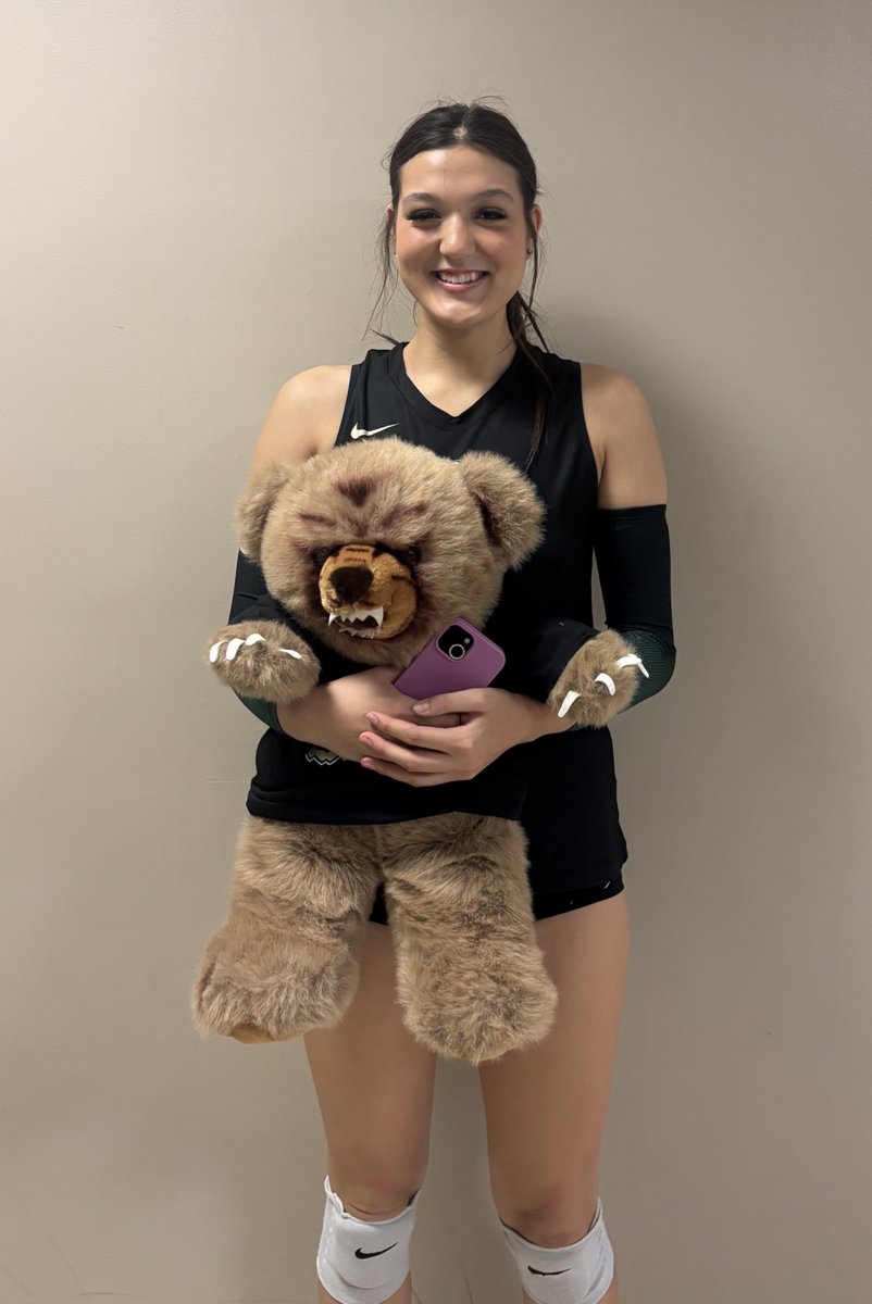 After Tuesday’s match against MSUB, Mr. Claws was given to Gabby! Gabby was aggressive on offense, and was a blocking machine. We are proud of you! 

#gobears #clawsup