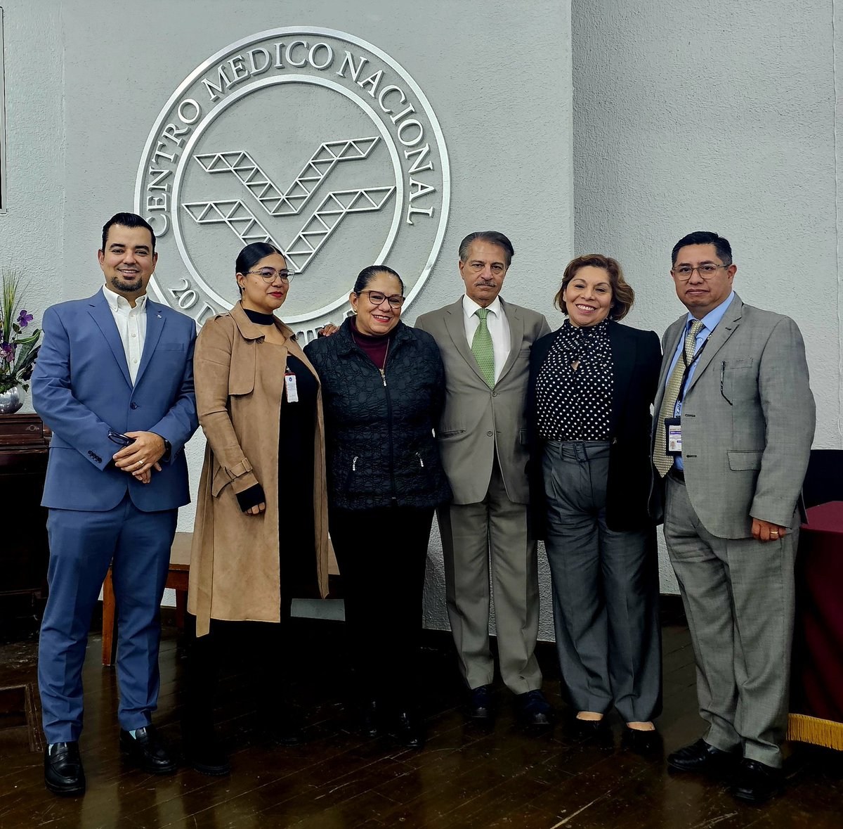 Directores de los 4 Programas de Alta Especialidad en #PsiquiatríaDeEnlace de México 🇲🇽
<a href="/incmnszmx/">INCMNSZ</a> Dra. Judith Gzz
<a href="/hospitalangeles/">Hospital Angeles Health System</a> Dr. Ricardo Secin
<a href="/cmn20noviembre/">C.M.N. 20 de Nov.</a> Dra. Elia Espinoza
<a href="/TecdeMonterrey/">Tecnológico de Monterrey</a>☝️

<a href="/psiquiatrasapm/">psiquiatrasapm</a>
<a href="/TecSaludMX/">TecSalud - Sistema de Salud del Tec de Monterrey</a>
