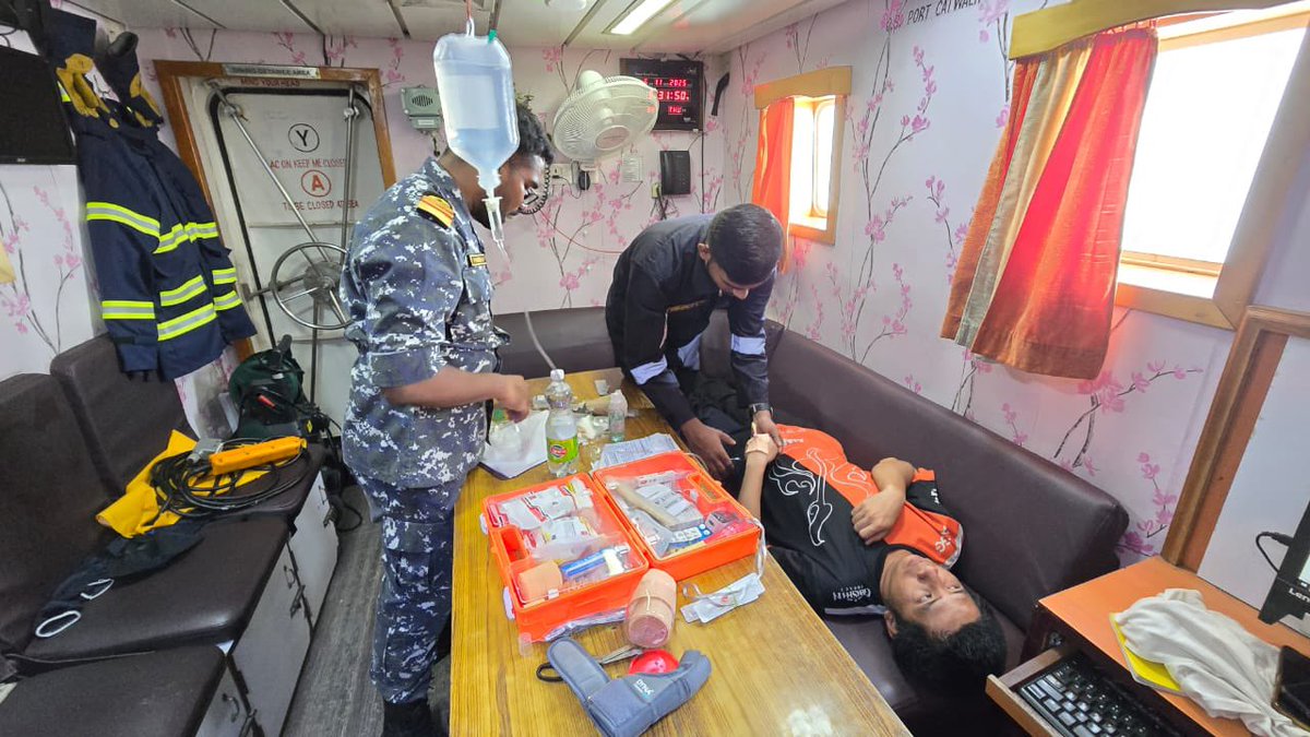 IndiaCoastGuard's tweet image. @IndiaCoastGuard #MRCC #Chennai swiftly coordinated a critical #MEDEVAC from the #Liberian flagged MV Konstantinos-II, 55 NM off #Chennai. Responding promptly, #ICG Ship C-440 successfully evacuated a 35-year old #Filipino crew suffering from acute abdominal pain, administering…