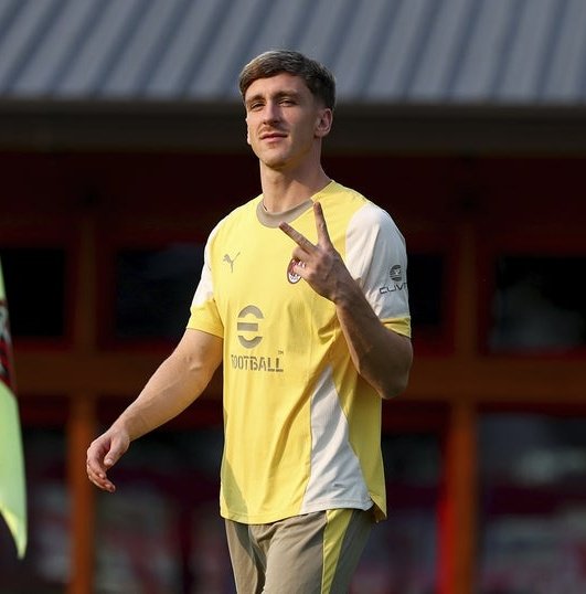 matijabotulinho's tweet image. È giovedì, stanno ancora 🚬🐺