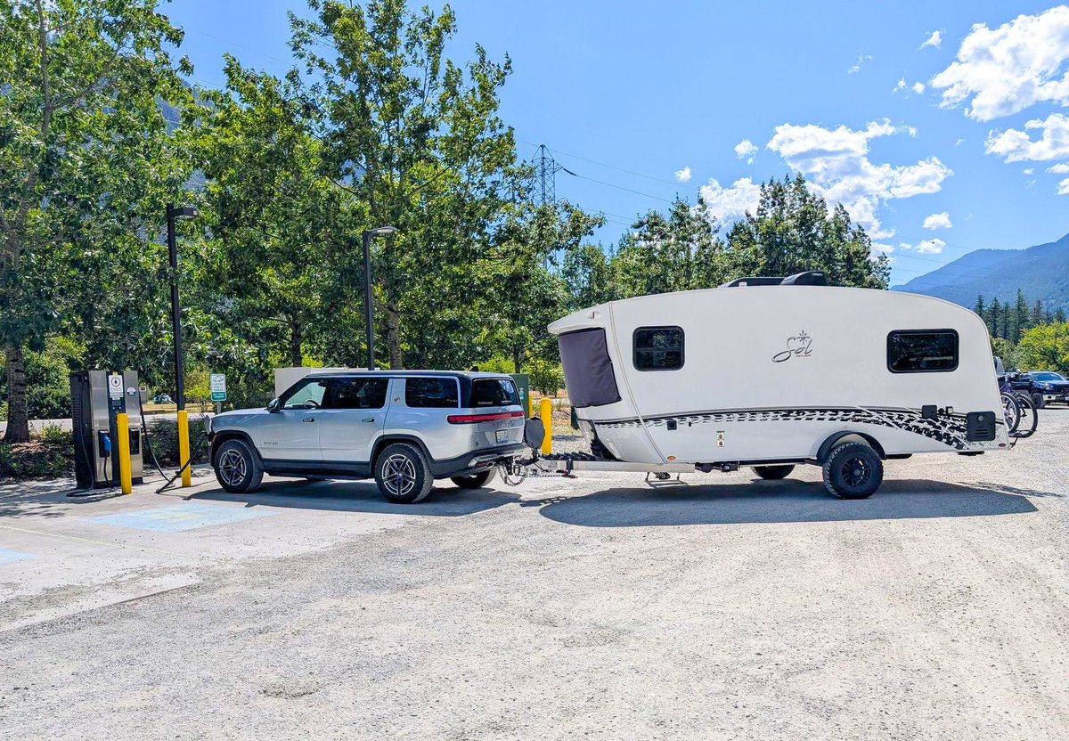 EVCSnetwork's tweet image. Charging up under the Cascade sunshine! 🌲⚡ 

From city commutes to mountain escapes, our growing West Coast network keeps EV drivers powered for every road trip ahead.

📍 Newhalem, WA

#EVCS #DCFC #EVcharging #EVRoadTrip