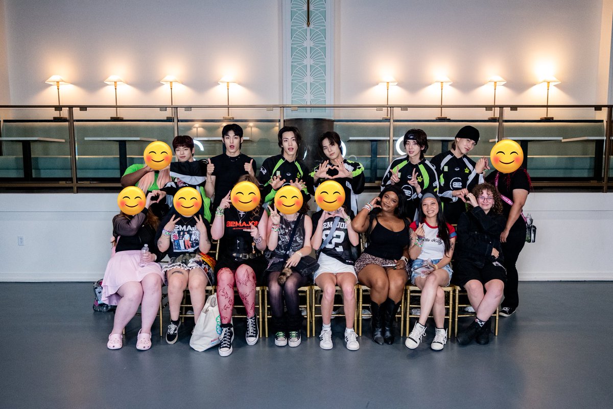 shakeya97's tweet photo. Finally got them! Now waiting for my You+ photos from Nashville but i’m so happy rn 🥹 #82MAJOR https://t.co/N1Qi4YAICs