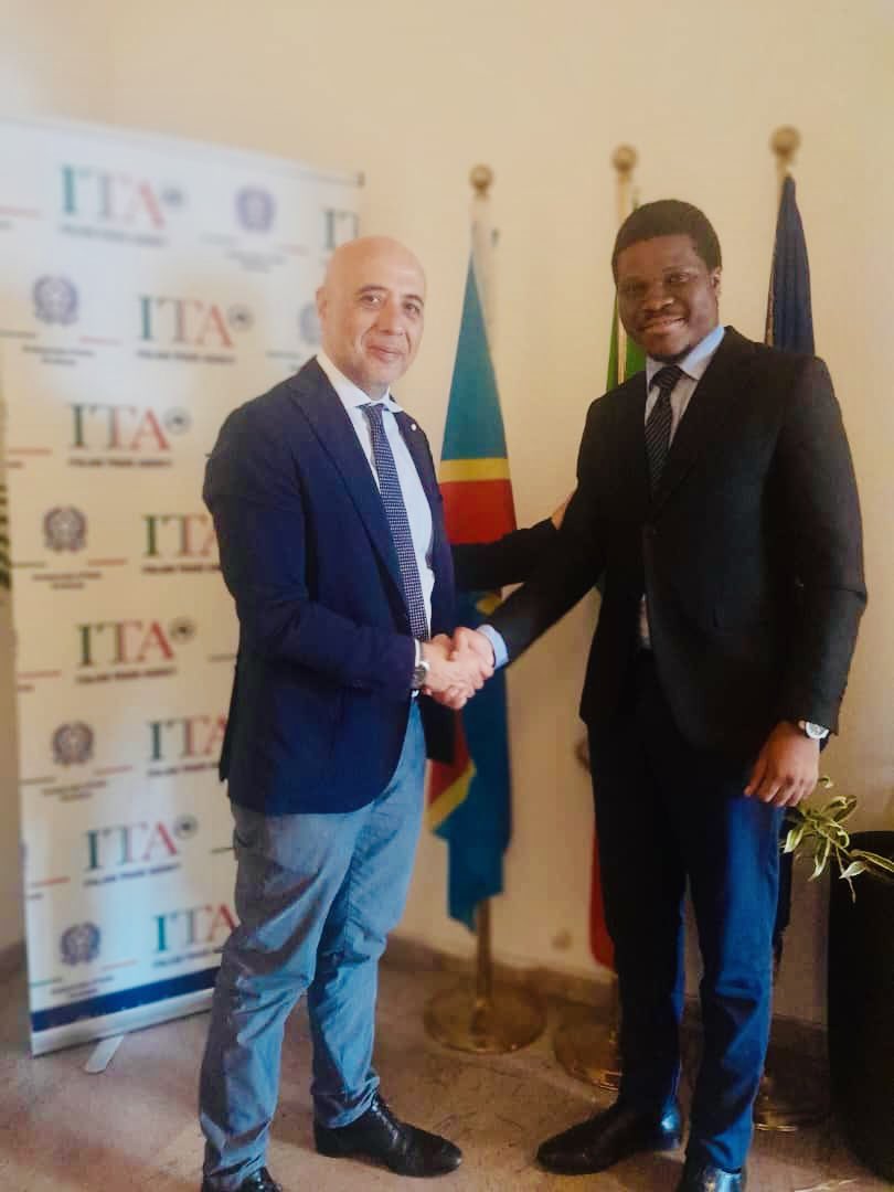 JonathanNzapa's tweet photo. Échange convivial avec le nouvel Ambassadeur d’Italie en RDC, SEM. #DinoSorrentino autour des perspectives de collaboration entre le @Fericofficiel et l’Ambassade d’Italie en RDC. @tresorkanda2 

#RelationsInternationales #Diplomatie #CoopérationInternationale #Italie #FERIC https://t.co/ejYX4uNuCi