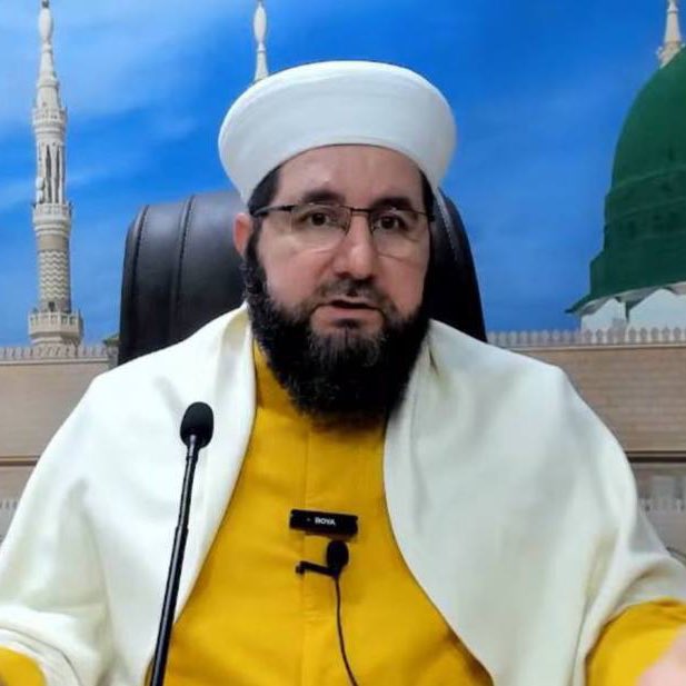 dailyislamist's tweet photo. 🗣️ Seyda Feyzullah Konyevi:

“Kocaeli Valisi ve Müftü Bey’e sormak istiyorum:

‘Allah'ım senin dinine savaş açmış, Resulünün Hilafetini lağvetmiş, indirdiğin şeriatını yasaklamış, laikliği getirmiş, sarığımızı yasaklamış, yahudi şapkasını takmamızı mecbur etmiş bir insanı biz çok seviyoruz sen de sev ve cennetine koy’ diye mi dua edeceksiniz?

Dua ederken sarığınızı çıkarıp yahudi şapkası takacak mısınız?”