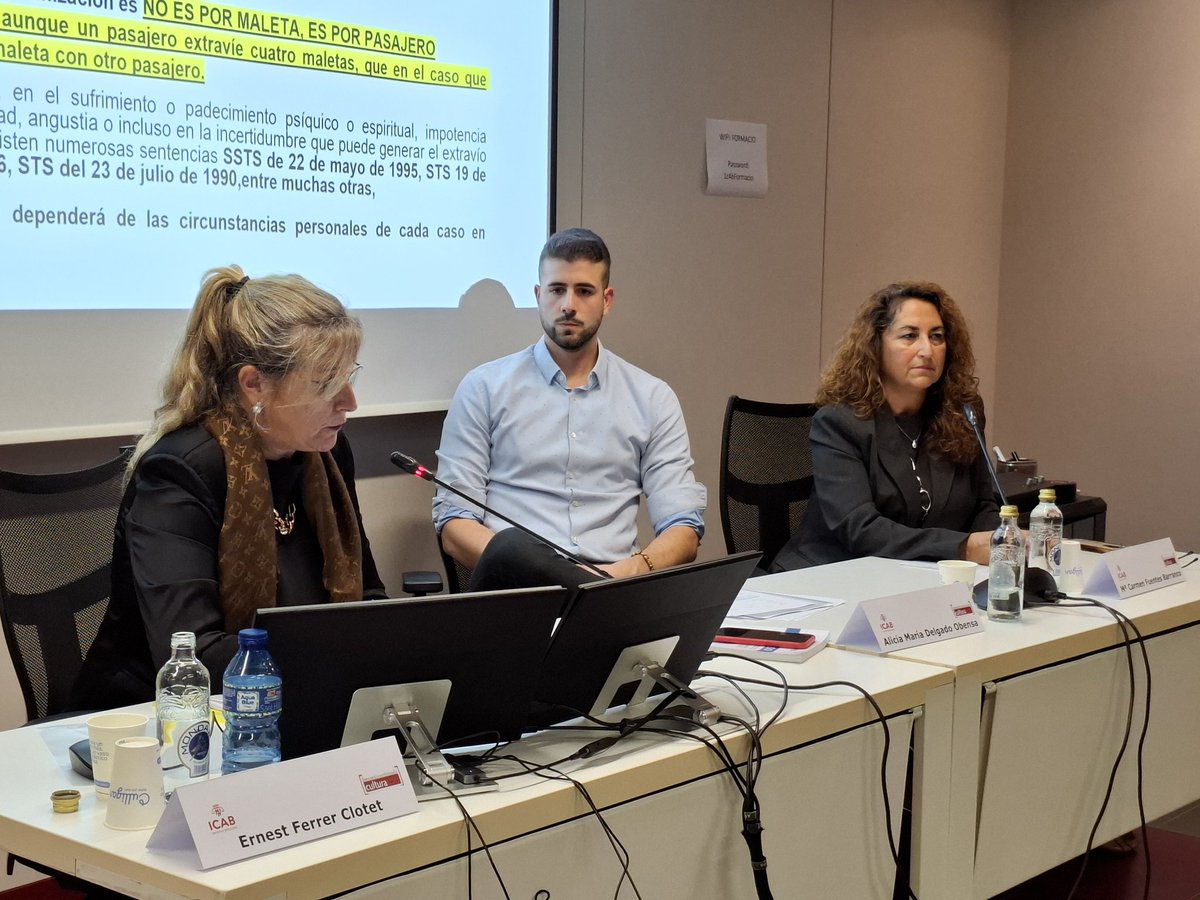 ICABarcelona's tweet photo. ✈️ Interessant taller de reclamacions aèries, amb els vocals de la Secció de Dret del Consum de l'ICAB, Ernest Ferrer i Alicia Maria Delgado; i l'advocat de l'@ICAV_abogacia Carlos Corbalán. Modera Mª Carmen Fuentes, advocada i vocal de la Secció de Dret del Consum de l'ICAB. https://t.co/Z7jAHhZCs4