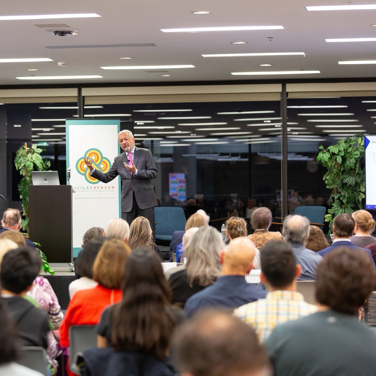 llilasbenson's tweet photo. We are proud to share highlights from the visit of Dr. Ricaurte Vásquez Morales, Panama Canal Authority Administrator, who presented the Mary Ann Faulkner Distinguished Lecture in Latin American Public Affairs and Politics https://t.co/PHMgt5uohT https://t.co/Y5R6tgOzmH