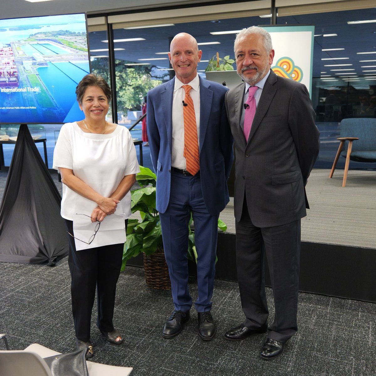 llilasbenson's tweet photo. We are proud to share highlights from the visit of Dr. Ricaurte Vásquez Morales, Panama Canal Authority Administrator, who presented the Mary Ann Faulkner Distinguished Lecture in Latin American Public Affairs and Politics https://t.co/PHMgt5uohT https://t.co/Y5R6tgOzmH