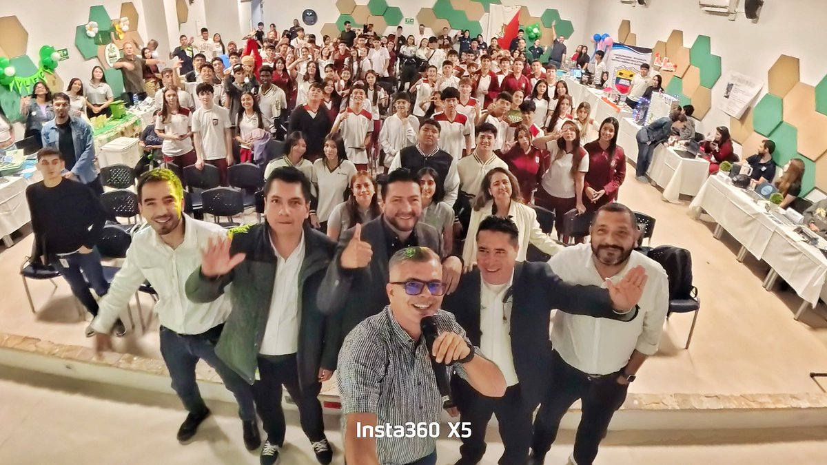 cesar_steven's tweet image. Shined today at #CTISemanaCTI Dosquebradas! As a @GooglePEProgram , I shared how Google drives global &amp;amp; local innovation. +300 minds connected, backed by the Alcaldía (dosquebradas.gov.co) &amp;amp; @camaradedosque @AlcaldiaDosq , where I lead ICT &amp;amp; Development. 💡🌍 What tech…