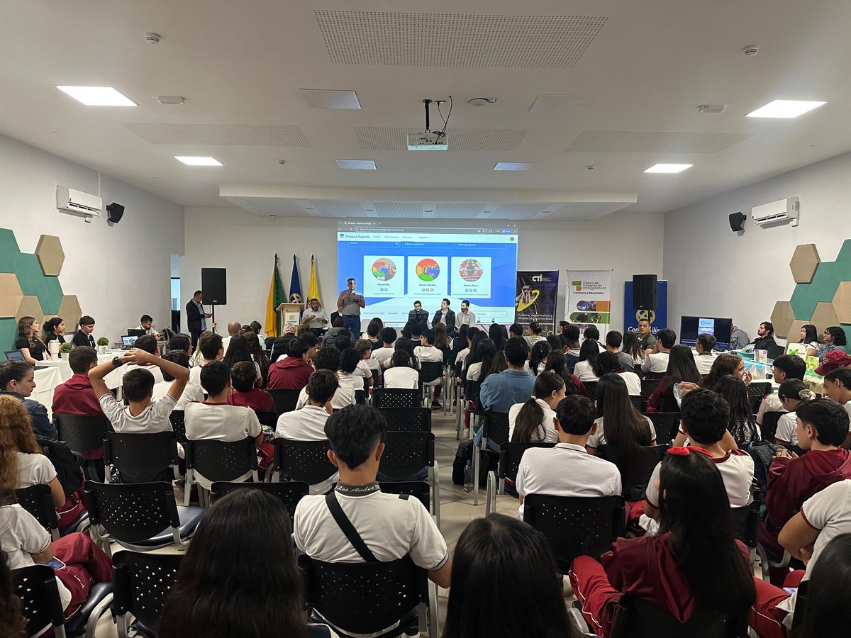 cesar_steven's tweet image. Shined today at #CTISemanaCTI Dosquebradas! As a @GooglePEProgram , I shared how Google drives global &amp;amp; local innovation. +300 minds connected, backed by the Alcaldía (dosquebradas.gov.co) &amp;amp; @camaradedosque @AlcaldiaDosq , where I lead ICT &amp;amp; Development. 💡🌍 What tech…