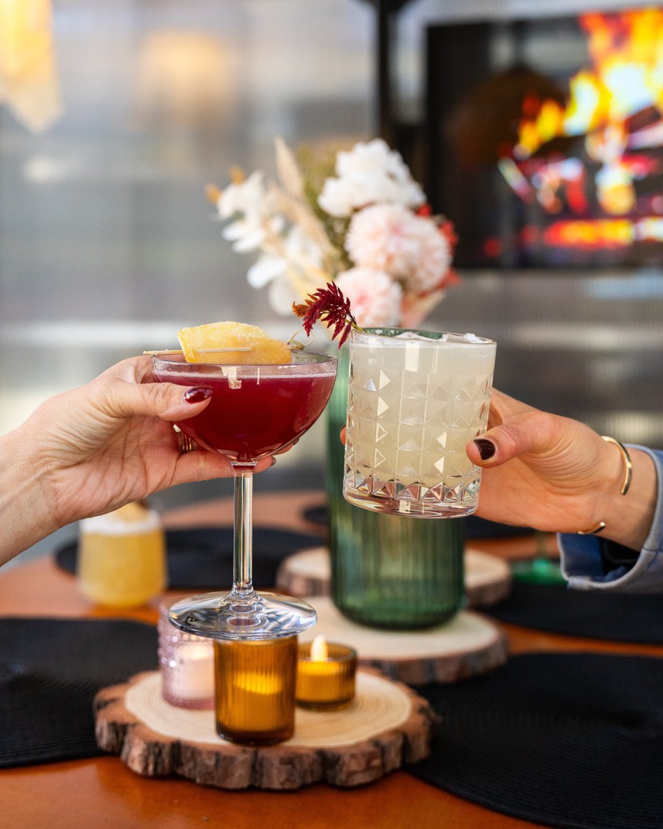 TheSeaportNYC's tweet image. Curling, cocktails, and cozy cabins. It's the ultimate city winter combo. Keep the fun going all season long at the Lawn Club! 🥌🍸 #TheSeaport