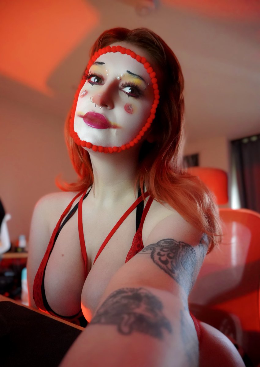 comment and a clown girl might come knocking at your door tonight 🤡