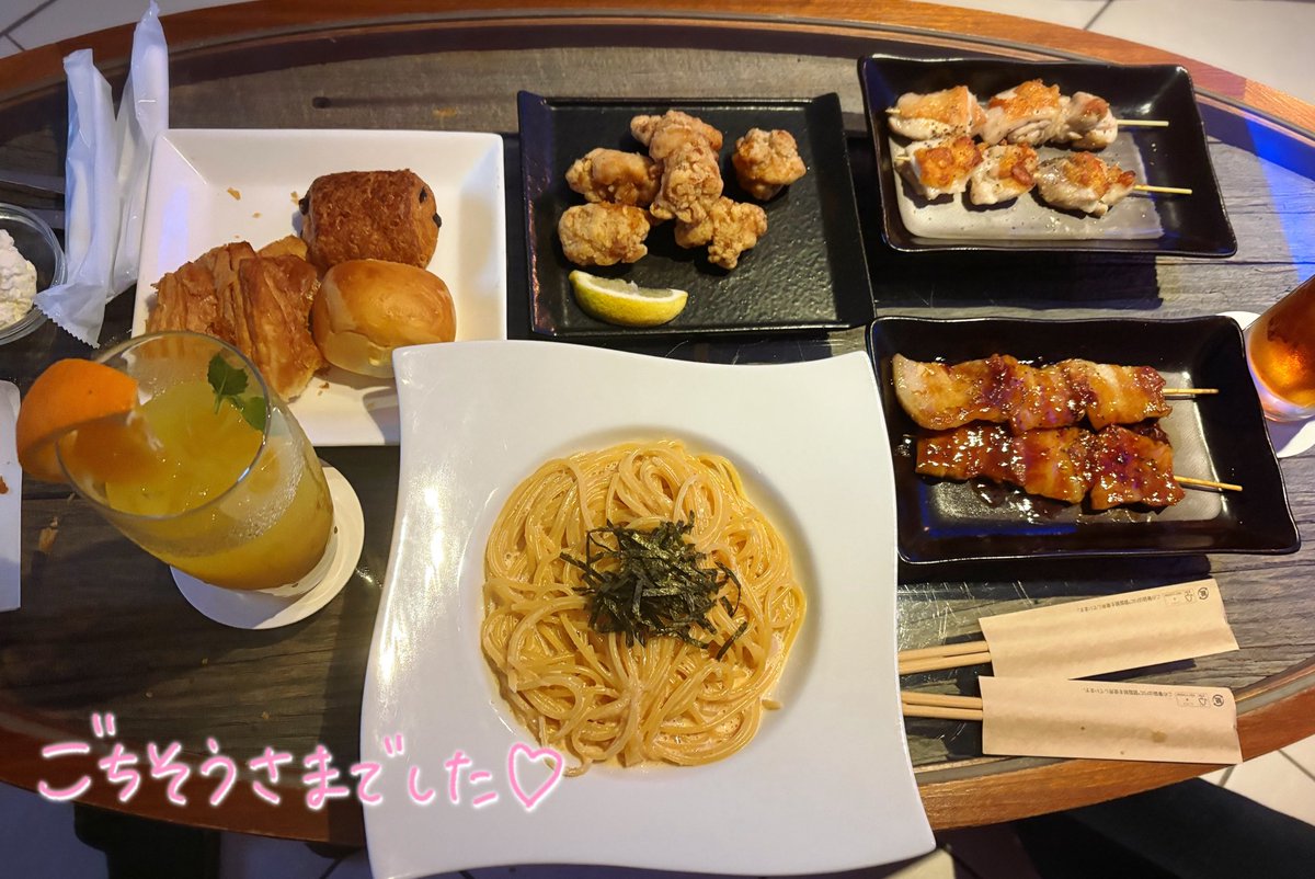 差し入れやらご飯やら
嬉しすぎて涙💖🥹

今日もありがとおです♡♡

てか、ほろよいサワー
地味に貰う事多くて
家の冷蔵庫ほろよいサワーまみれになってきてるwww
普段家で飲まないから
年末にでも一気に飲みまぁす💖