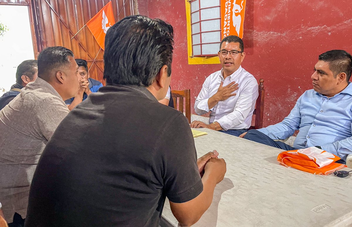 DanielGOaxaca's tweet photo. Ha llegado el momento del #OaxacaNuevo, para hacer posible el futuro de paz, desarrollo y bienestar, que necesitamos.
#Daniel #Gutierrez #Oaxaca #MovimientoDemocráticoNacional
#CODUC #MDN #MovimientoNaranja https://t.co/s55lg29aKf