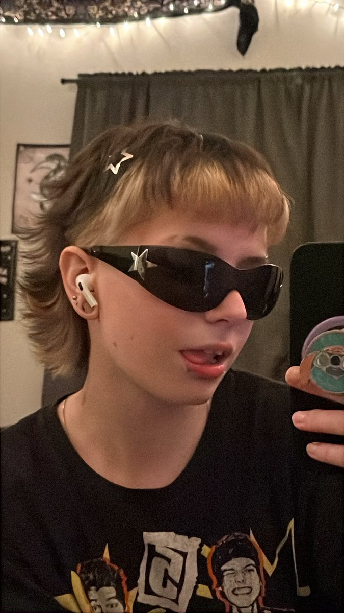 avoidmoosey's tweet image. hi twitter fans (nobody) i remembered you exist again, here’s my update