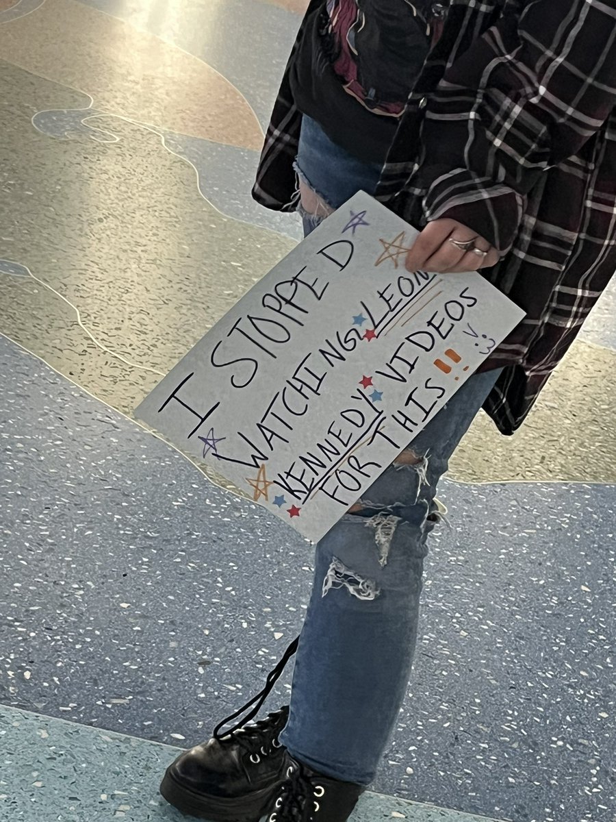 avoidmoosey's tweet image. hi twitter fans (nobody) i remembered you exist again, here’s my update