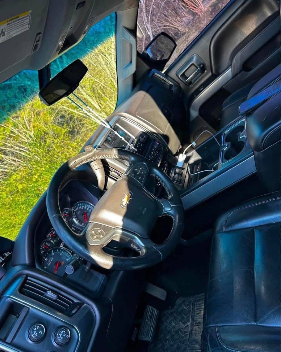 StreamAutocarss's tweet photo. 2015 Chevy Silverado
Price $2900
Down payment $300
Financing Options Available $250+
1 owner
No mechanical fault
90days warranty
4x4 works
6in rough country lift
Transmission barely got rebuilt 2-3 months ago have paper work of it
Runs and drives great no problems
Has new rotors https://t.co/2mRADvQgB3