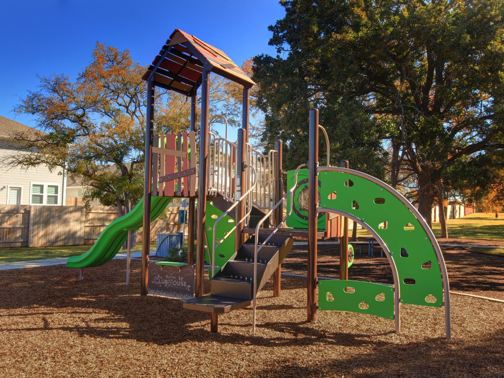 LiveMorningStar's tweet photo. Your dream lifestyle is at MorningStar!  🌿🔥 Enjoy warm evenings around the firepit, watch the kids play and explore at the playscape, stay active in the sports park, or relax by the pools. With so many amenities designed for fun and relaxation, every day feels like a getaway. https://t.co/4vDKTAGIQ3