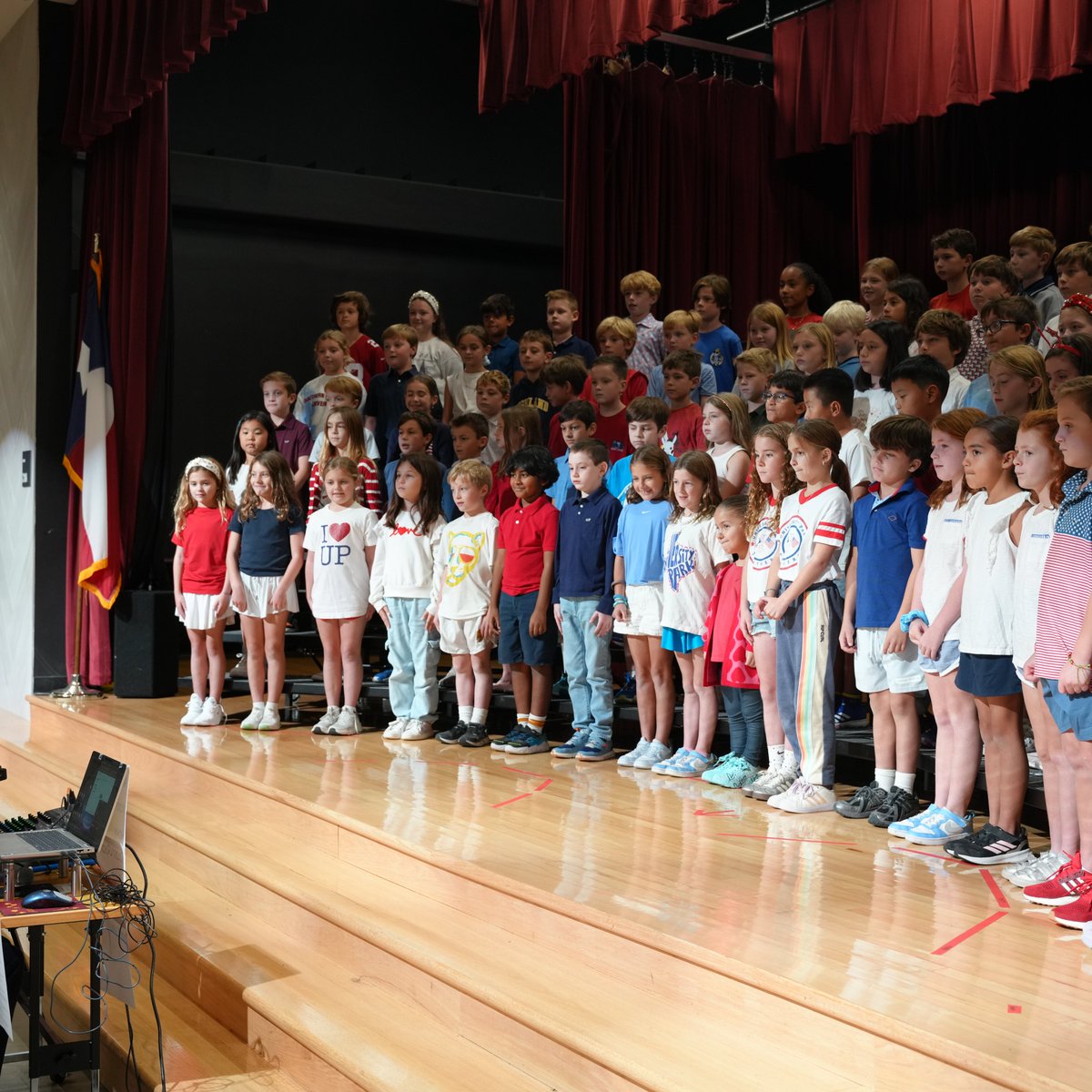 hpisdschools's tweet image. University Park Elementary welcomed Veterans and Grandfriends for a morning filled with music, writing, classroom visits and Panther pride. 💛 This cherished tradition celebrates the generations who continue to support our students and make the UP community so special. #HPISD