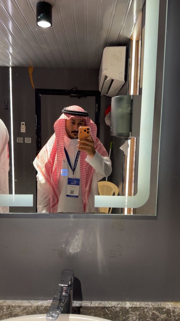 سعدت اليوم بحضور المؤتمر، وكانت تجربة مميزة استمتعت خلالها بالتعرّف على معارض الشركات المشاركة واستكشاف التجارب والابتكارات الجديدة، كما سرّني لقاء الطلبة وأعضاء هيئة التدريس من مختلف الجامعات