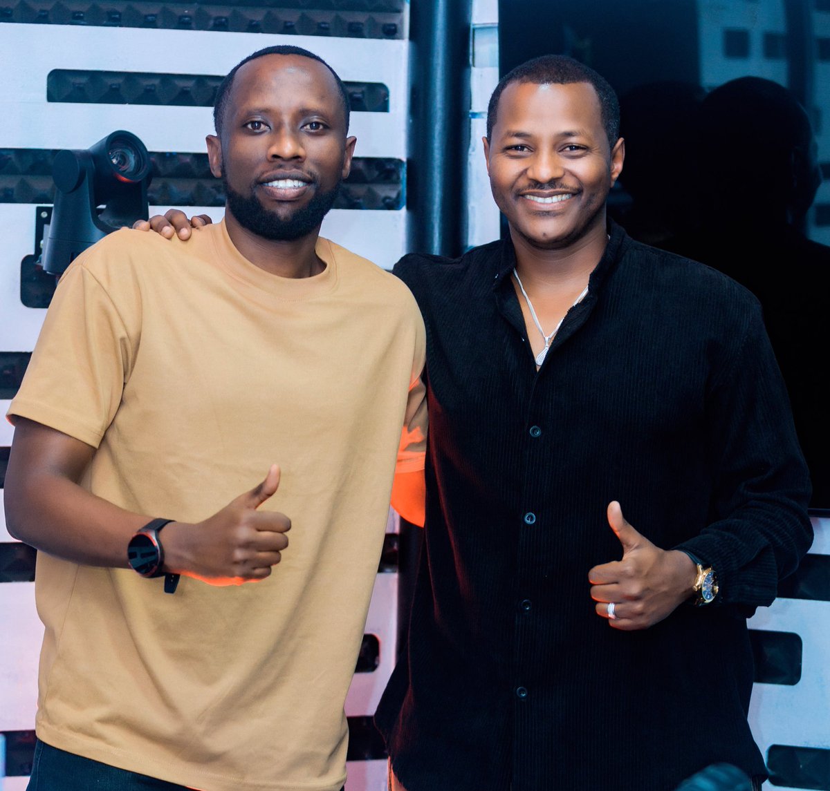 japhetiii's tweet image. Iyeeegoweeh ✌️

Early yesterday, we had the privilege of hosting our brother @LuckyIbnMiraj 🙌

Thank you for sharing your inspiring journey with us bro🙏 Wishing you many more big achievements ahead 👊

#MagicFM
#MagicMorning