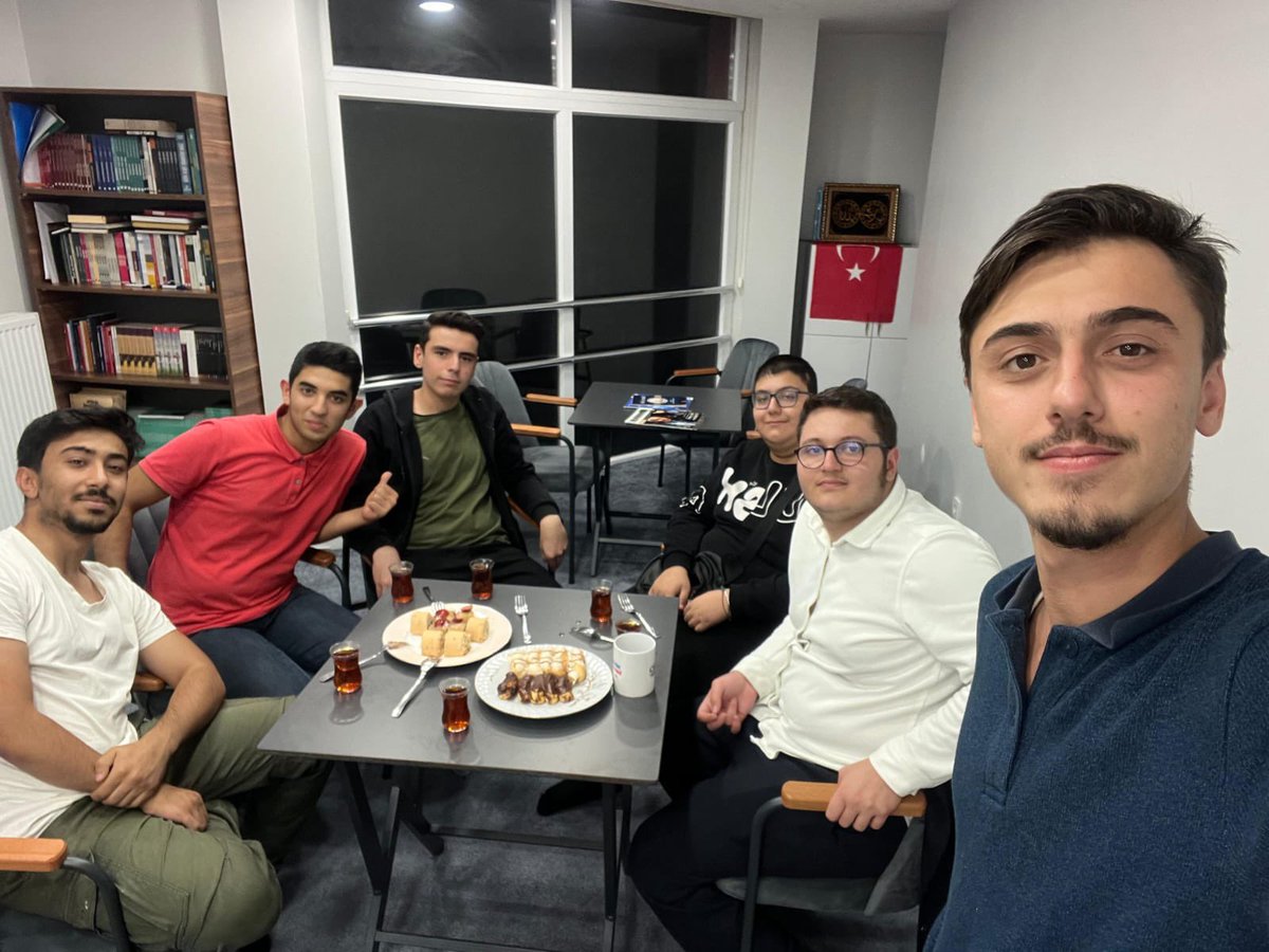 Esenler Liseler Komisyonu Çalışmaları 

#HalkaHalkaYeniBirDünya 🌍

📍 Veli Ziyareti 

📍 Genç İstikbal Buluşmaları 

📍 Halı Saha Etkinliği 

📍 Okul Başkanları Toplantısı