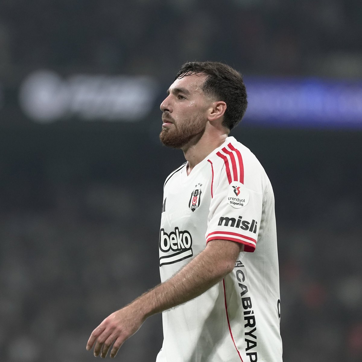 Yiğit düştüğü yerden kalkar sonuna kadar arkandayiz kötü süreci kimse sadece sana bağlayamaz herkese gerçek Orkunu gösterme zamanı 💪💪
#orkunkökçü 
#besiktas 
#sergenyalcin