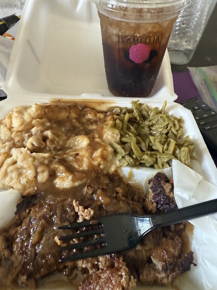 craiggers5's tweet image. Best hamburger steak I’ve had in the City besides mine lol #NOLAFOOD