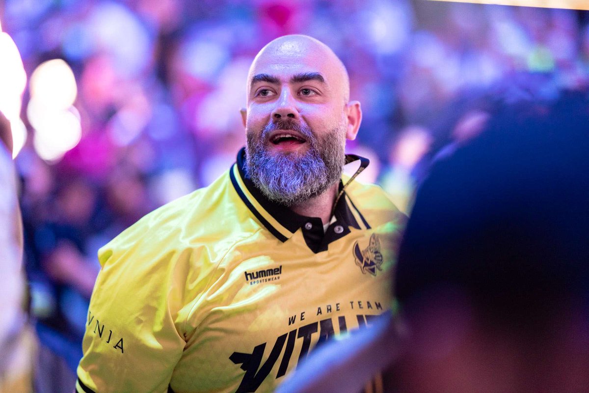 Suite au départ de <a href="/SupeRouux/">Nico</a>, c'est un nouveau chapitre qui s'écrit pour l'association. 

<a href="/GH_Penny_S/">𝕍𝕀𝕋 ℙ𝕖𝕟𝕟𝕪𝕊 🐝</a> devient la nouvelle Présidente des Golden Hornets , avec <a href="/jeremieP/">GH - jeremieP</a> qui rejoint le bureau en tant que Secrétaire. 

Toujours la même ambition, avec de nouvelles motivations...