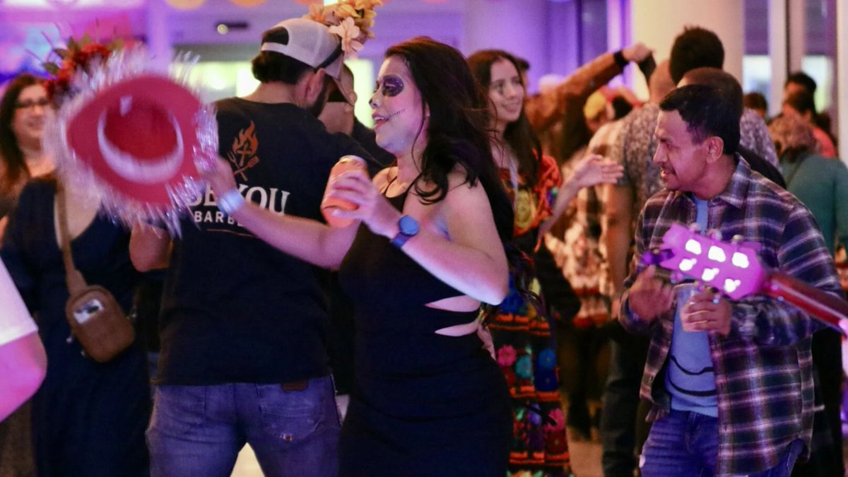 The La Nube discovery center came alive with the spirit of Dia de los Muertos for an after-hours adult night.💀🌹 El Pasoans had the opportunity to feel like kids again in La Nube’s interactive exhibits, enjoy beverages and dance to live music. Photos: bit.ly/4oqT7GT