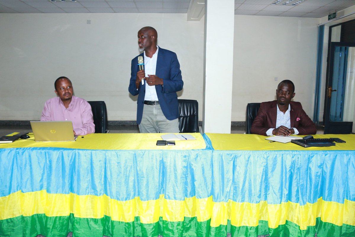 Uyu munsi, Visi Meya ushinzwe iterambere ry’ubukungu <a href="/Deonzabo2/">Deonzabo</a> yayoboye inama igamije kunoza ishyirwa mu bikorwa rya gahunda yo kwimenyereza umwuga (Internship) yateguwe  ku bufatanye na <a href="/RwandaLabour/">Ministry of Public Service and Labour | Rwanda</a> n'abikorera mu rwego rwo kugera ku ntego yo guhanga imirimo 10,000 mu mwaka.