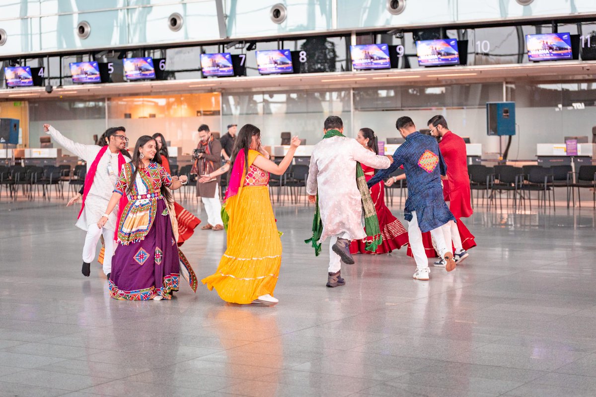 Wrocław świętuje Diwali! 🎉 Na <a href="/WroclawAirport/">Wroclaw Airport</a>  odbyła się wyjątkowa Garba — tradycyjny taniec, barwne stroje i wspólna energia. ✈️#Diwali #Wrocław #ŚwiętoŚwiatła <a href="/IndiainPoland/">India in Poland</a>