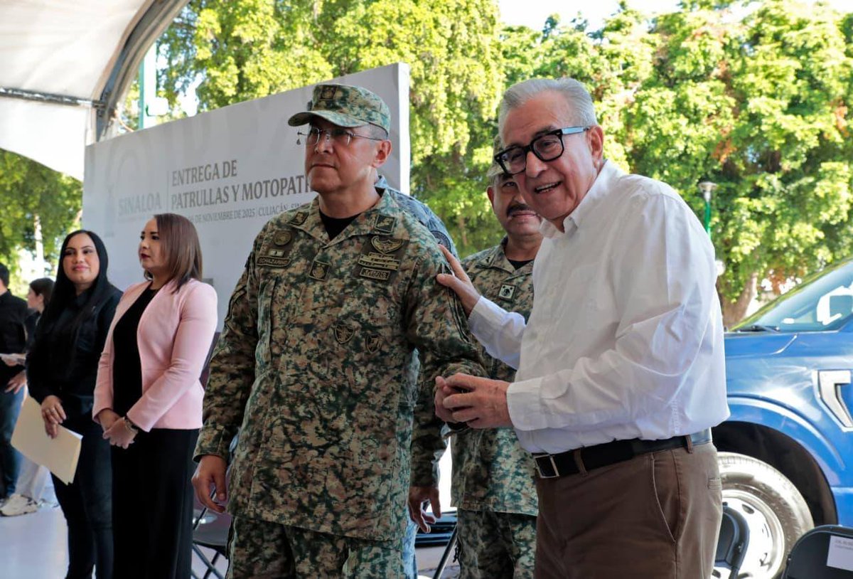 EditorMzt's tweet image. ¡Gobernador!
Destaca Rocha Moya coordinación entre corporaciones de seguridad de los 3 niveles en operativos en Sinaloa
Con una inversión de 85.6 millones de pesos, entrega Gobernador Rocha 73 patrullas y 7 moto patrullas a corporaciones estatales y municipales
#CULIACÁN.#Sinalo