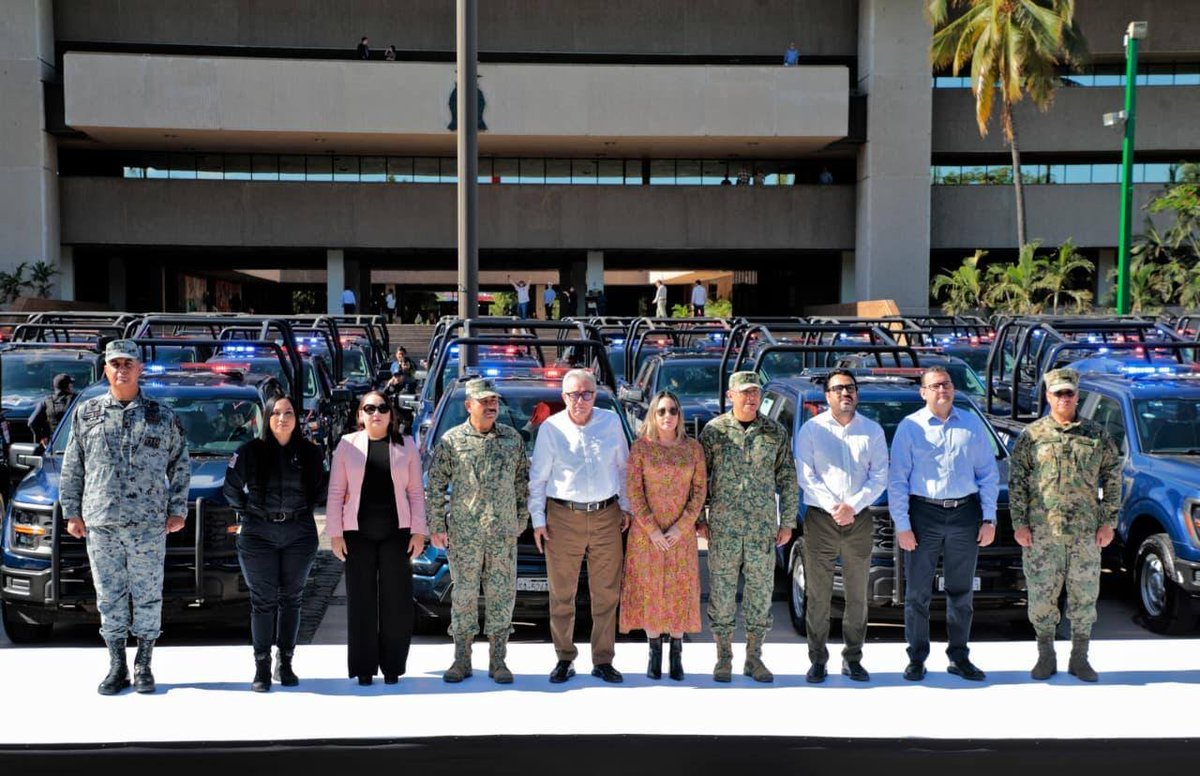 EditorMzt's tweet image. ¡Gobernador!
Destaca Rocha Moya coordinación entre corporaciones de seguridad de los 3 niveles en operativos en Sinaloa
Con una inversión de 85.6 millones de pesos, entrega Gobernador Rocha 73 patrullas y 7 moto patrullas a corporaciones estatales y municipales
#CULIACÁN.#Sinalo
